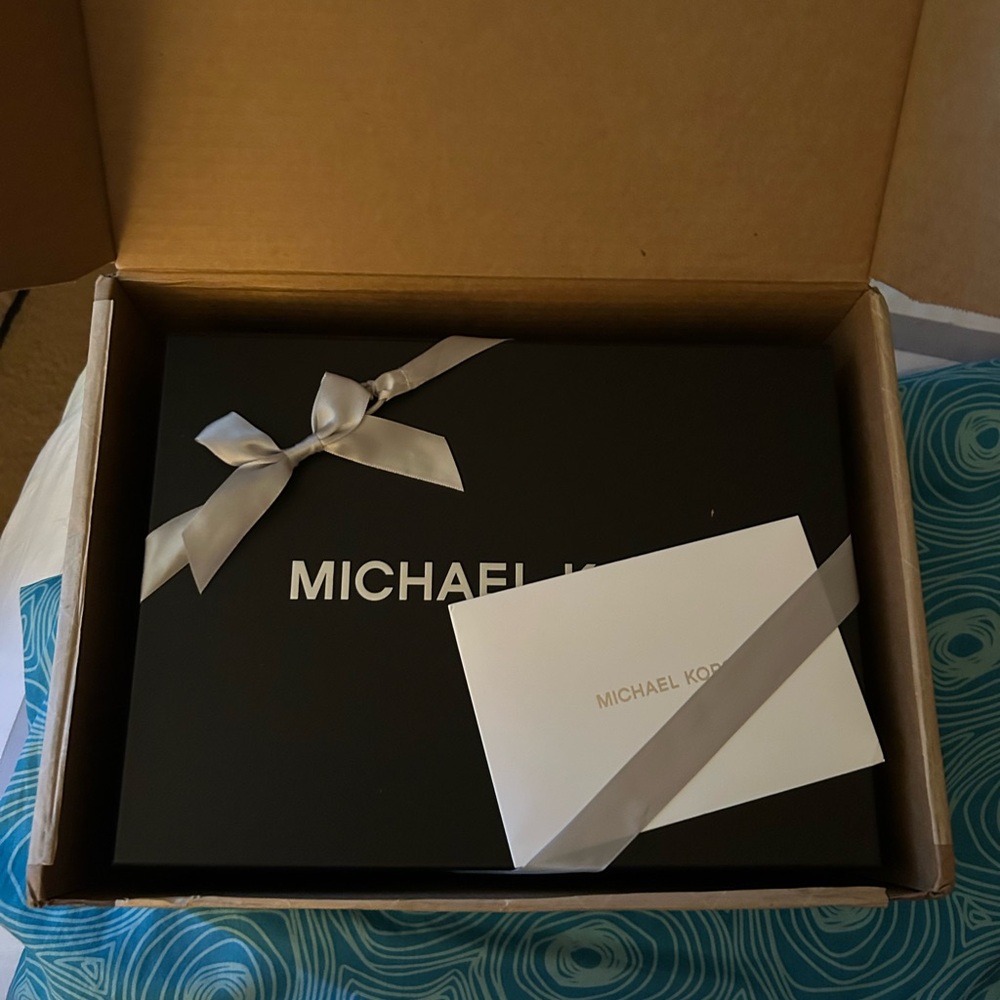 Michael Kors Blue White Polka Dot Satin Twill Scarf NWT Giftbox - Picture 5 of 5